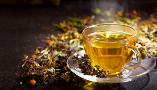 Один цветок «вытянет» 100 болезней: чай с этим растением эффективен при лечении простуды, аллергии и онкологии