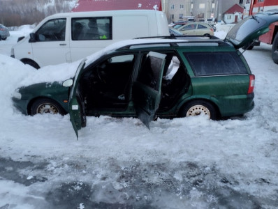 На парковке в Молочном горела иномарка