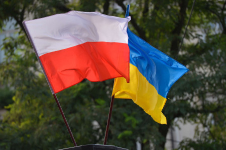 Украина попыталась пожаловаться Польше на русских и войну, но получила жесткий ответ: киевский министр «побагровел» от злости