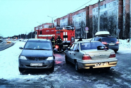 При столкновении двух иномарок в Апатитах пострадали люди