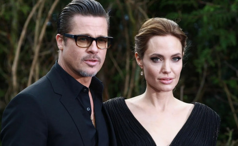 Новые подробности абьюзивных отношений: в чем на этот раз голливудская звезда Анджелина Джоли обвиняет Брэда Питта — скандал не утихает