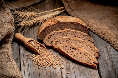 Переедать вредно, но есть нужно: эксперт Роскачества назвала норму цельнозернового хлеба — необходим мозгу