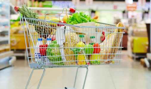 Выньте из тележки немедленно: Сотрудник супермаркета рассказал, что нельзя брать в магазинах — можете отравиться