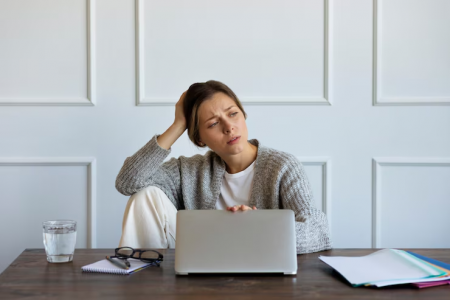 Виновата не только работа: синдром хронической усталости игнорировать нельзя — указывает на поражение органов