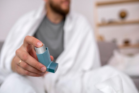 «Клетки отмирают»: Ученые раскрыли новую причину развития астмы — дело не в воспалении