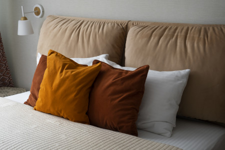 И больше никаких желтых пятен: очищаем подушку при помощи двух простых средств