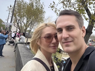 Веселится в Европе: отмененная в РФ Кристина Орбакайте отдыхает в Париже вместе с мужем Земцовым