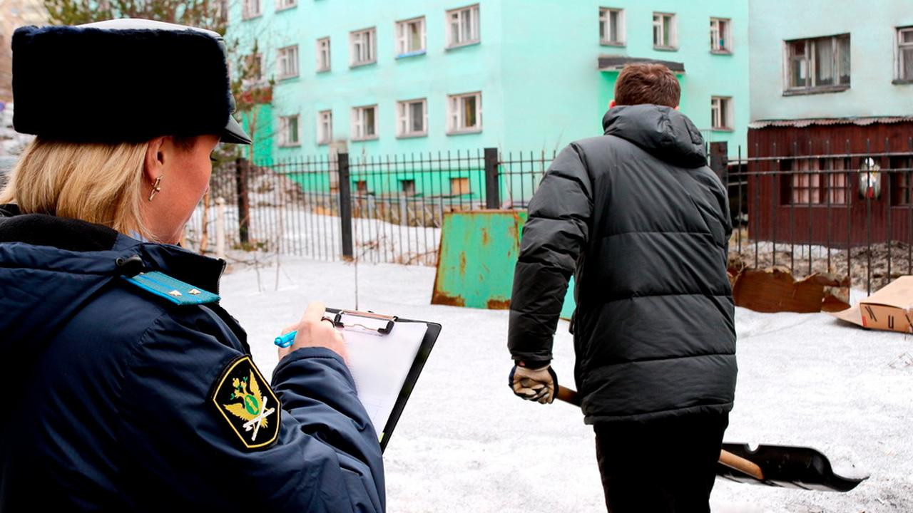 Житель Ковдора так сильно не хотел платить алименты своему ребенку, что попал на полгода принудительных работ