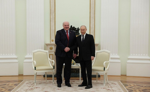 «Достать, положить на стол и двигаться»: Лукашенко предложил Путину выход из конфликта с Украиной — российский президент согласился, что это может сработать