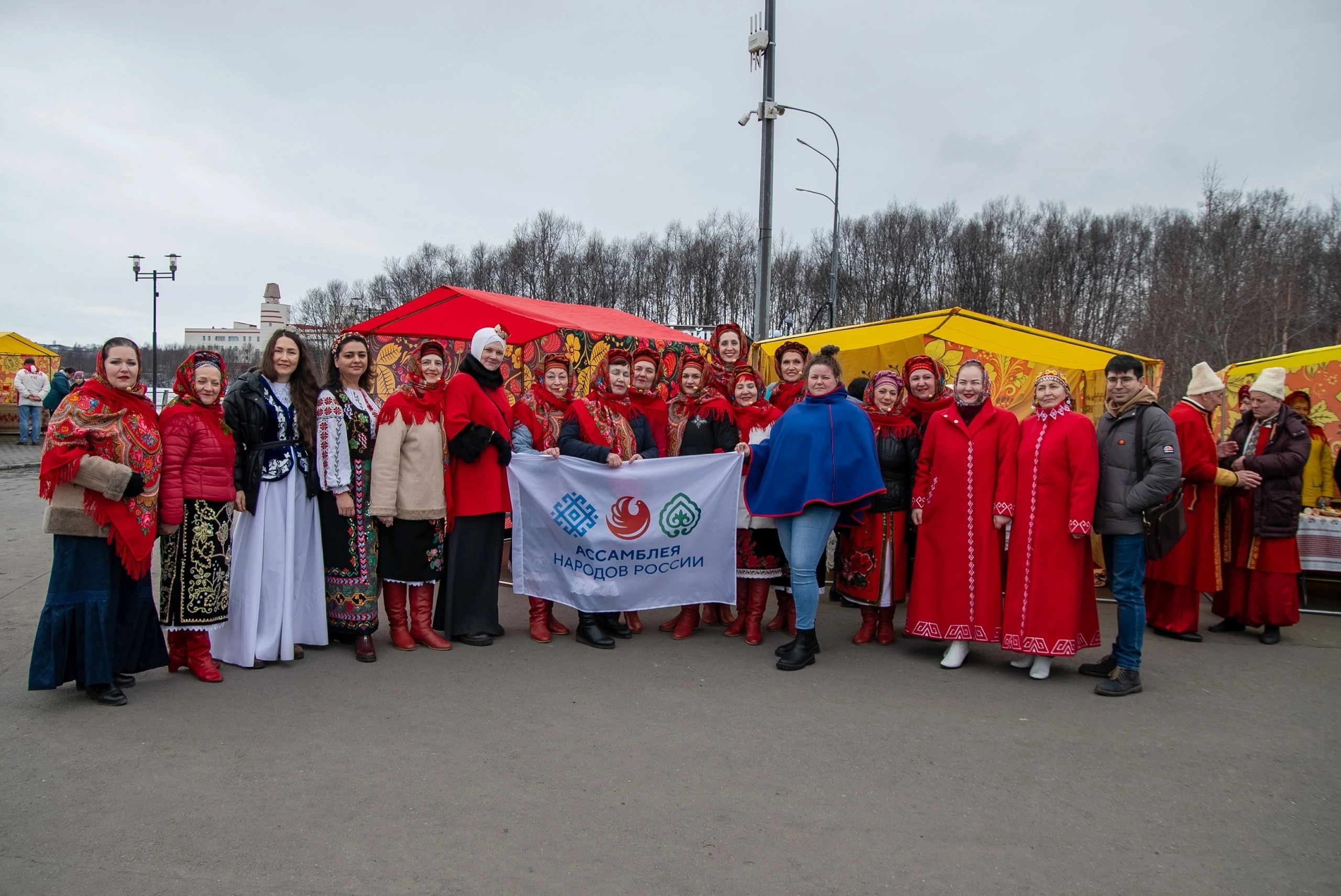 Фестиваль национальных культур «Северный хоровод. Одна семья» в Мурманске: песни, танцы и игры в честь 85-летия Ленинского округа