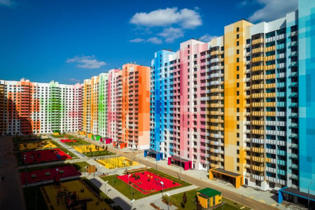 «Летние краски в вечно зимнем городе»: жители Мурманска предложили раскрасить многоэтажки в разные цвета