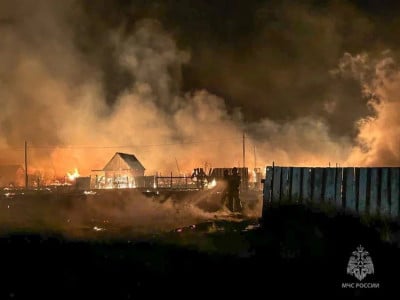 Бурятия в огне: пламя разносил шквалистый ветер, горели дома и поля — что известно к этому часу
