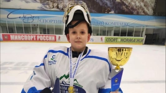Лучшим вратарем на всероссийских соревнованиях стал юный хоккеист из Заполярья