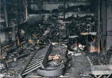 В Никеле сгорело двухэтажное здание