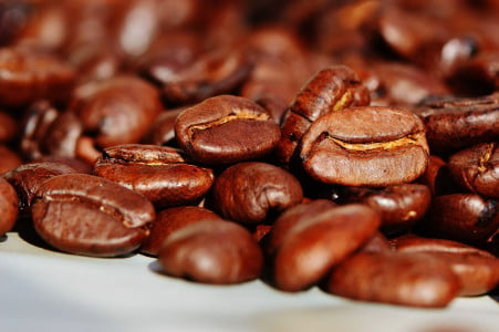 Не беда, если дома нет кофемолки: зерна кофе можно измельчить за 2 минуты — без усилий и проблем
