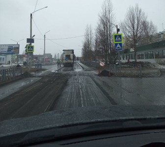 Дороги в Полярных Зорях начали ремонтировать раньше времени