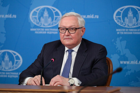 «В боевой готовности»: Рябков заявил, что политика Запада вынуждает Москву укрепить меры ядерного сдерживания