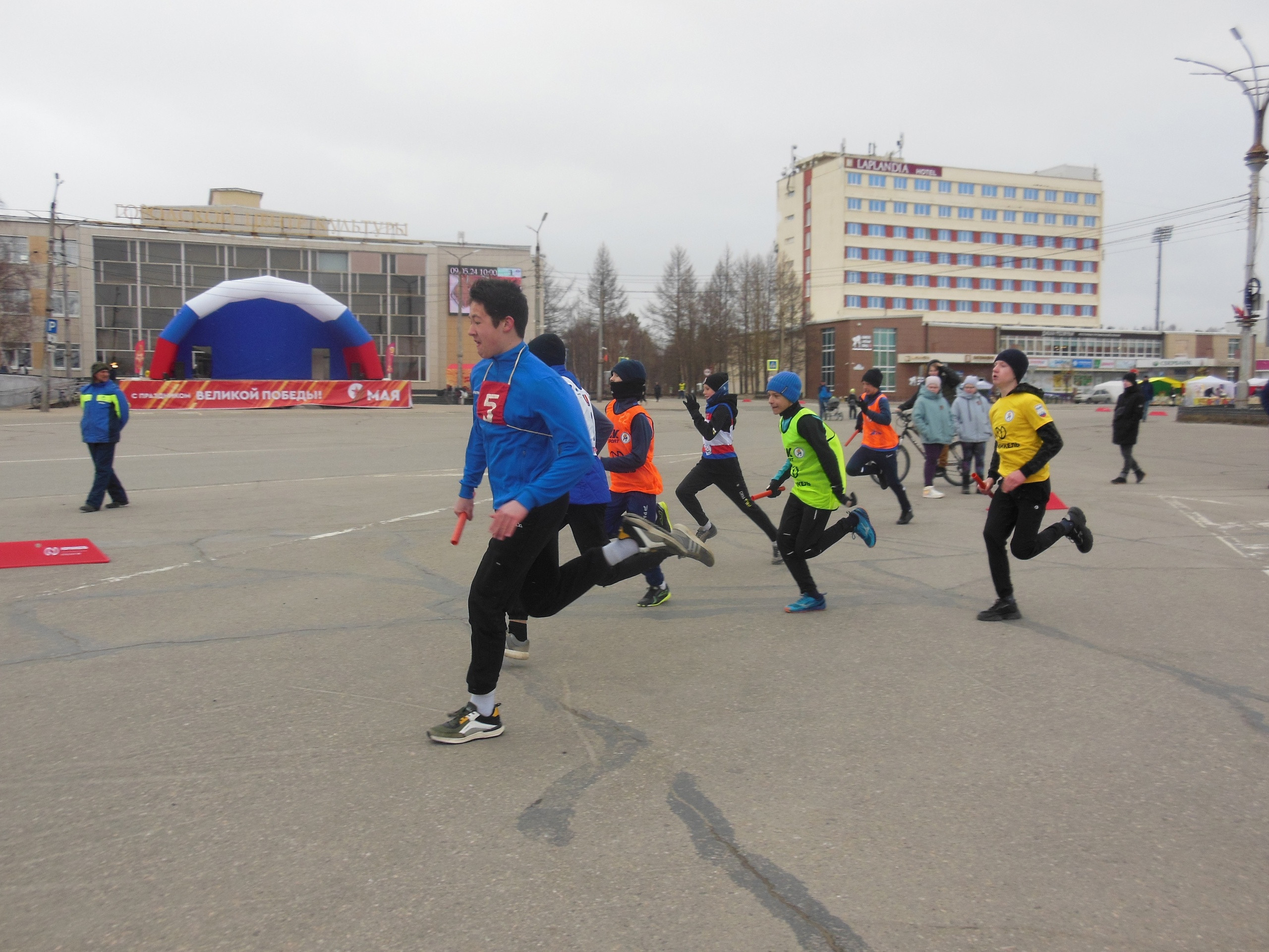 Успешно прошла легкоатлетическая эстафета в Мончегорске