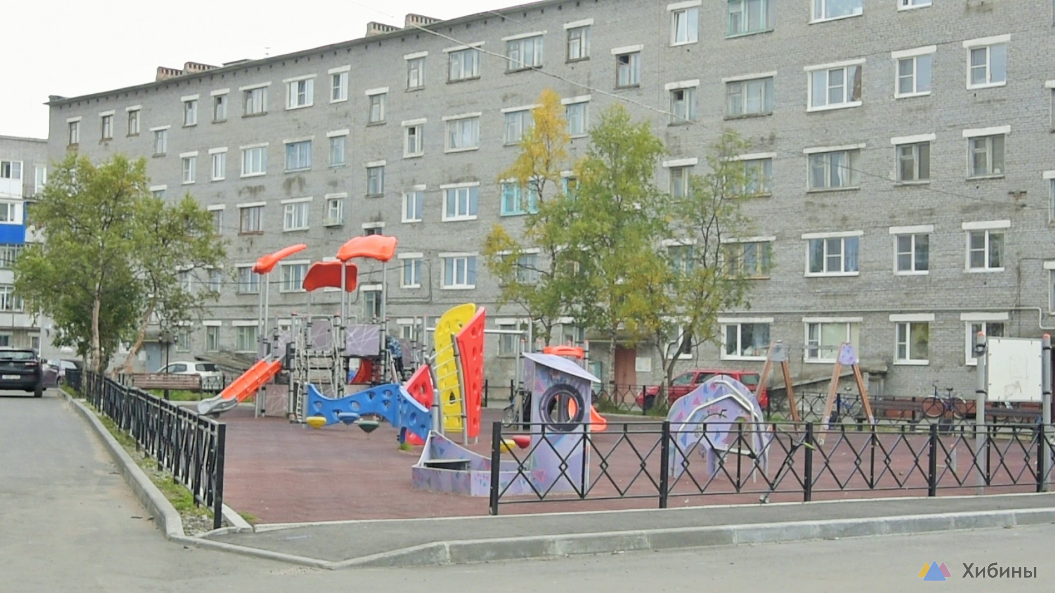 Власти Мурманска объяснили, почему на Орликовой, 7 детская площадка в таком состоянии