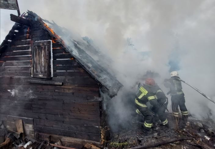 В Умбе полностью сгорела баня