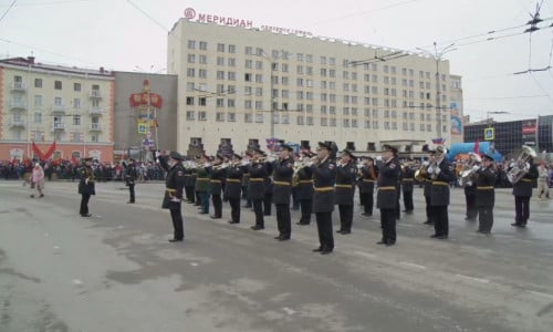 Розовый свитер журналистов и плохая слышимость: что не понравилось северянам в организации Парада Победы в Мурманске