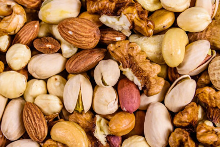 Содержат жиры, которые не навредят: Диетолог назвала самые полезные для здоровья орехи — но всего должно быть в меру