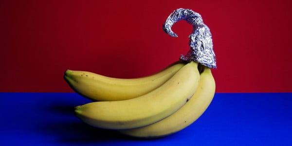 Продвинутые хозяйки надевают на бананы шапочки из фольги: вот зачем они это делают — гениальный лайфхак решит надоевшую проблему