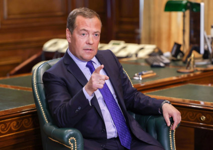 Дмитрий Медведев заявил, что главам европейских стран «сохранят их шкуры»: «Могут не трястись. Пока»