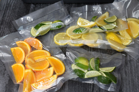 Хитрая хозяйка морозит лимоны килограммами: Вот для чего так делает — невероятный вкус и море пользы