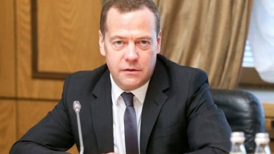 «Это совсем опасно»: Медведев предупредил, что санитарная зона может пройти по территории Польши — поляки напряглись