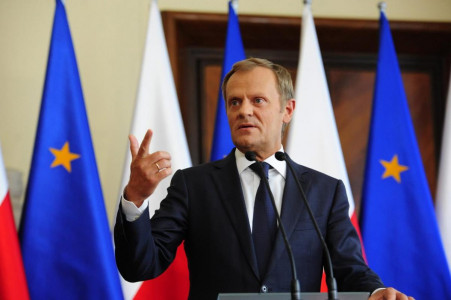 Больше никаких мигрантов с Украины: польский премьер Туск заявил, что решение ЕС стране — не указ, а «хлопцам» пора до хаты