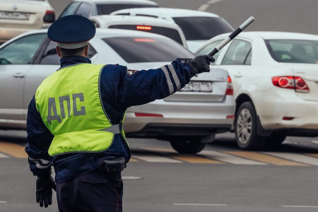 В Мурмашах водитель пытался сбежать от сотрудников ГИБДД при оформлении протокола