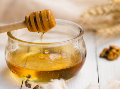 Жир начнёт уходить ударными темпами: Эндокринолог рассказала, нужно ли заменять сахар на мёд при похудении — примечательный нюанс