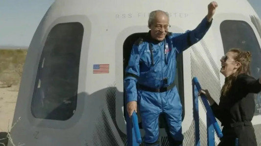 90-летний американец Эд Дуайт стал самым старым человеком, побывавшим в космосе — эти 10 минут изменили его жизнь