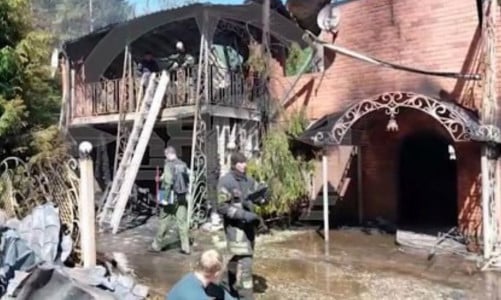 Сгорели заживо еще до прибытия огнеборцев: пожарные потушили хостел по подмосковном СНТ «Снегирь» — погибло 8 человек