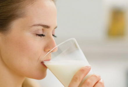 Под запретом после 50 лет: Кому стоит отказаться от употребления молочных продуктов — провоцируют рак и артрит