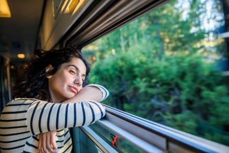 Мудрые путешественники знают эти правила и всегда ездят в поездах с комфортом: вот на что обратить внимание при выборе мест — важная шпаргалка