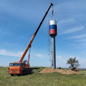 Северяне помогли приморцам установить новые водонапорные башни