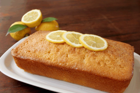 Готовлю лимонный кекс с сиропом каждые выходные: домашние съедают за один раз — вкус изумительный