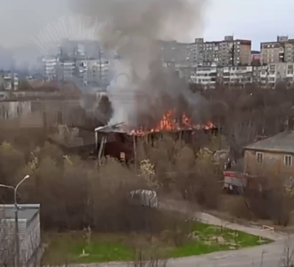 Соцсети: в Мурманске сгорела очередная «деревяшка»