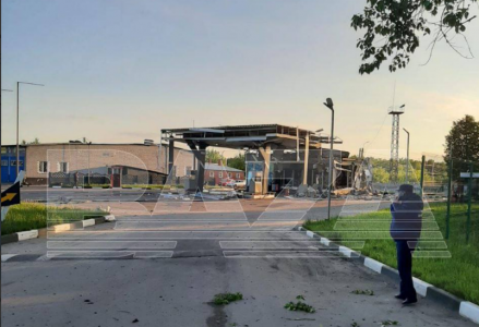 Взрыв и столб дыма: Украина в ночь на 27 мая атаковала АЗС в Орловской области, есть погибший
