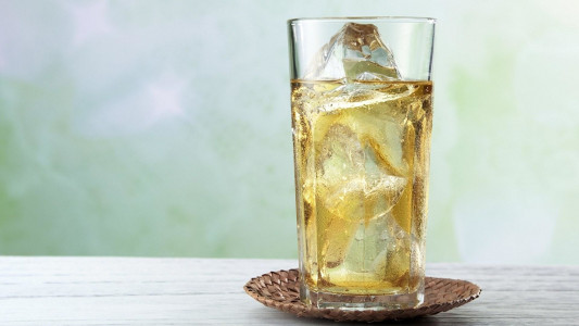 Одна ложка на стакан — и «лимонад» для похудения готов: сжигает жир и снижает сахар — даже при потреблении углеводов