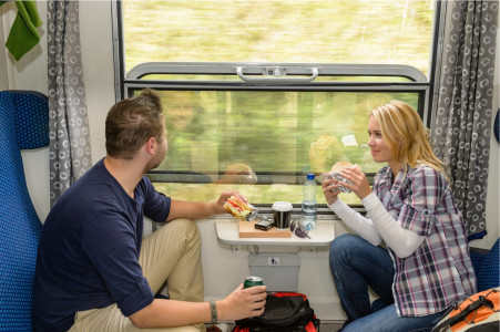 Ехать придётся в туалете: эту еду брать в поезд опасно — испортится быстрее, чем съедите