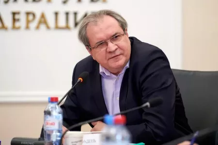 «Стесняются давать ответы»: глава СПЧ Фадеев возмутился отказом «Алисы» и «Маруси» говорить, чей Донбасс