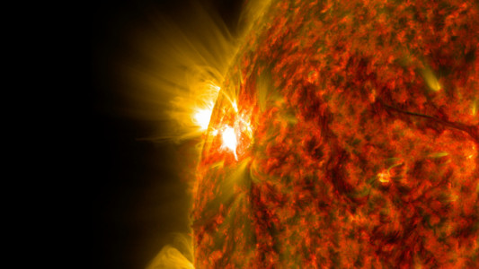 На Солнце произошла мощнейшая вспышка класса X: как она повлияет на нас