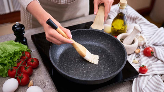 Почти 99% хозяек не знают этого: что нельзя жарить на сковороде с антипригарным покрытием