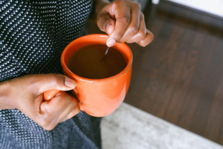 Не кофе и не чай: врач рассказал, что стоит пить по утрам — источник бодрости и сил