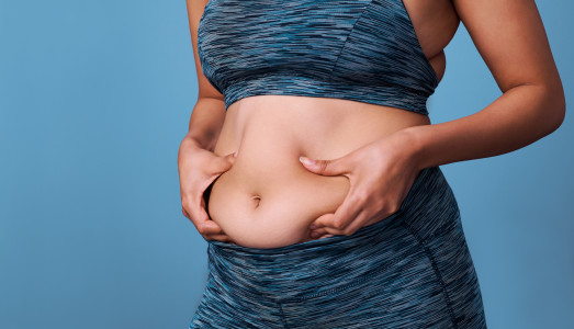 10 минут утром — и жир сгинет с живота, даже если копился годами: женщинам в менопаузе нужно делать лишь одно