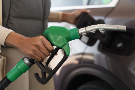 Мурманским автомобилистам приходится платить за бензин больше, чем жителями других регионов