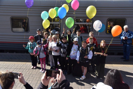Школьники из Мурманска отправились в оздоровительные лагеря к Черному морю